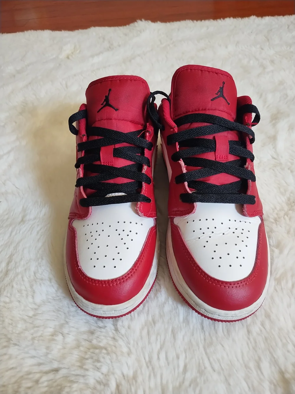 Jordan Low Top Sneakers Red White Black